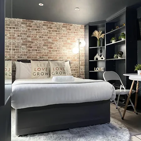 Modern Close To Hyde Park Apartment