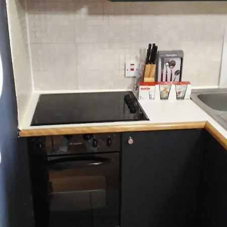 Modern Close To Hyde Park Apartment *