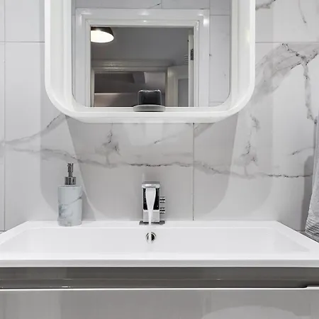 Apartment Luxury, Relaxing Apartment! 2 Mins From Paddington Station! London