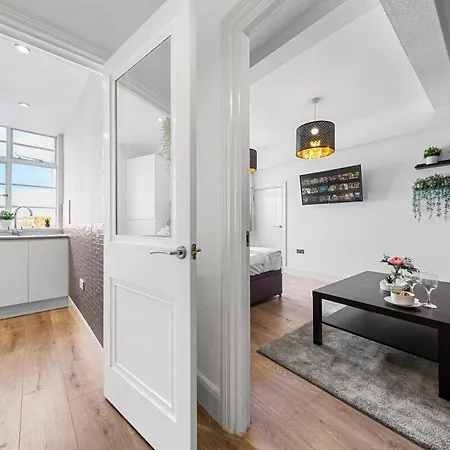 Luxury, Relaxing Apartment! 2 Mins From Paddington Station! Apartment London