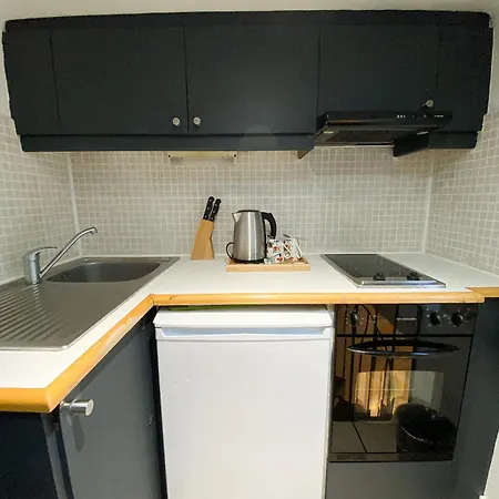 Modern Close To Hyde Park Apartment