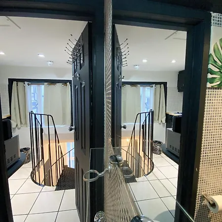 Modern Close To Hyde Park Apartment *