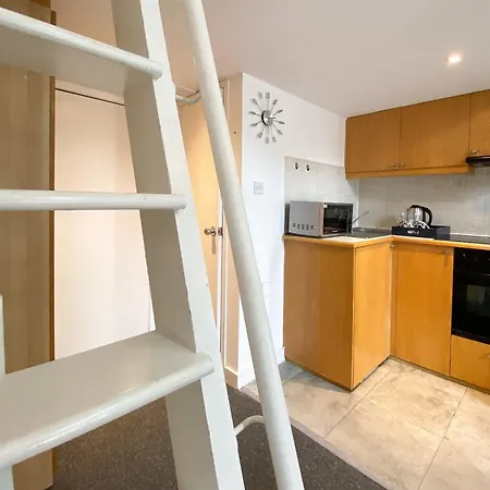 Modern Close To Hyde Park Apartment *