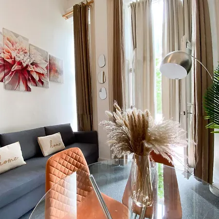 Modern Close To Hyde Park London