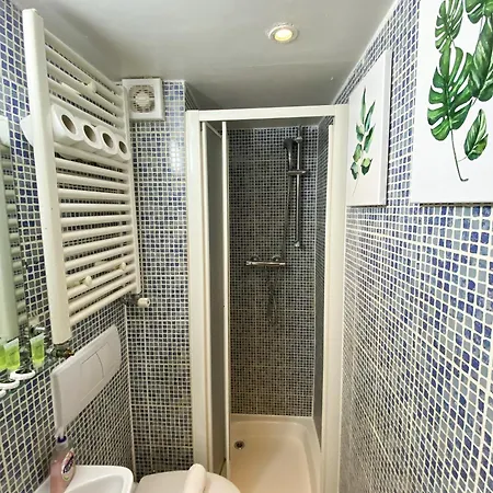 Modern Close To Hyde Park London