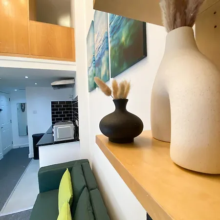 Modern Close To Hyde Park Apartment *