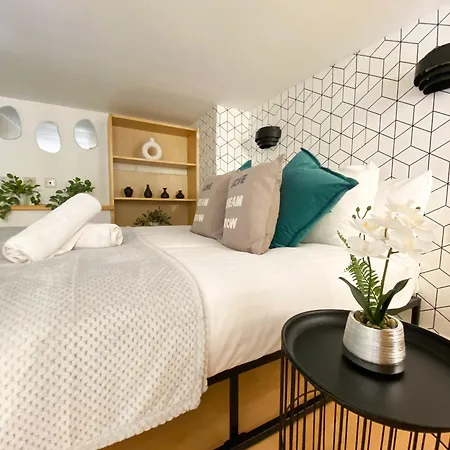 Modern Close To Hyde Park Apartment *