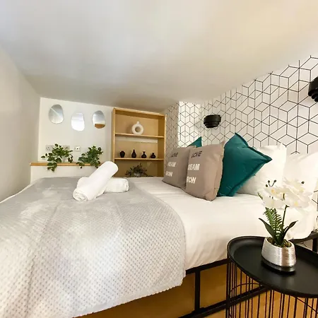 Modern Close To Hyde Park London