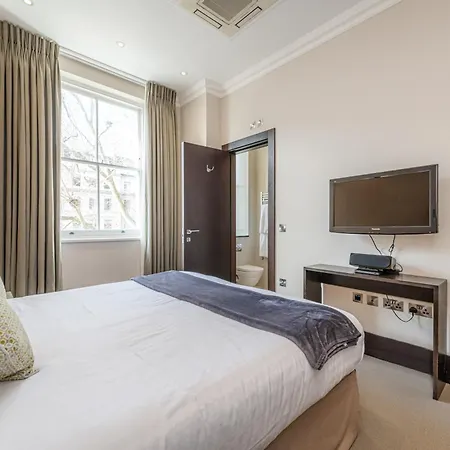 130 Queen's Gate Aparthotel 5*