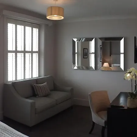 Ravna Gora 3* Londra