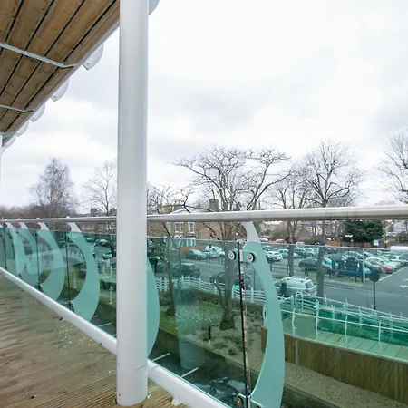 Skyvillion - Cozy In Town With Free Parking & Wifi Apartment Enfield