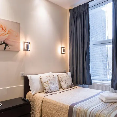 Notting Hill Gate 3*