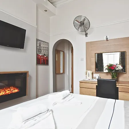 Linden House 3*