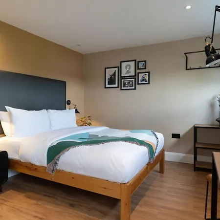 Room2 Hammersmith Townhouse Aparthotel 4*