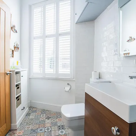 Pass The Keys - Modern & Stylish Garden In Islington
