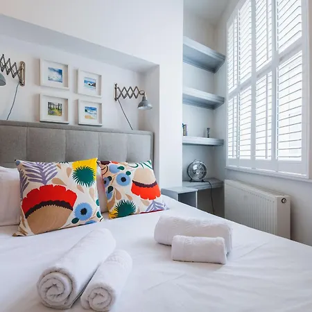 Pass The Keys - Modern & Stylish Garden In Islington * Londen