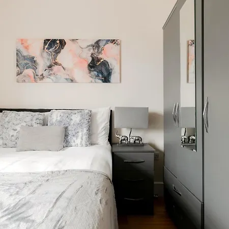 Hyde Park Apartment *