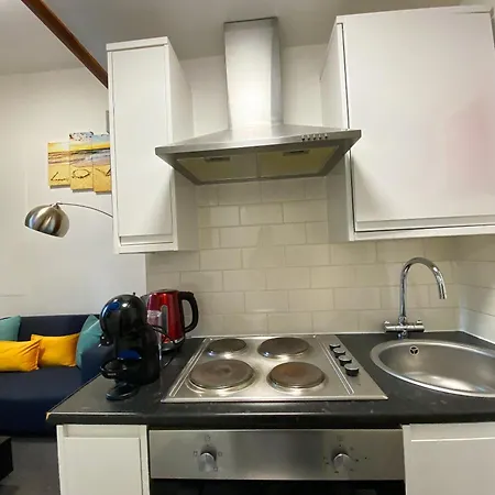 Apartment Modern Queenspark London