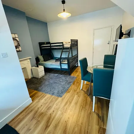Guest 8 * London