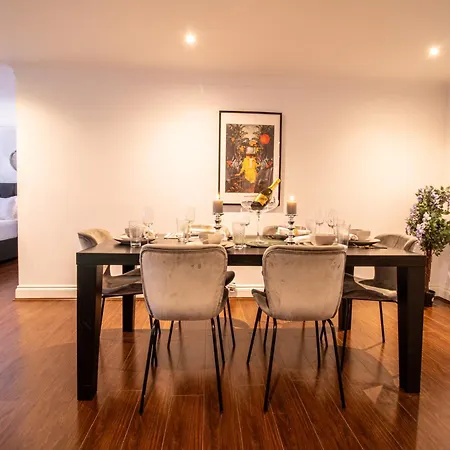 Luxurious In Mayfair Apartment