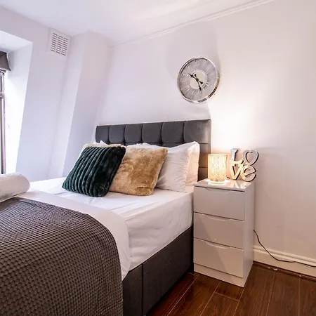 Luxurious In Mayfair Apartment *