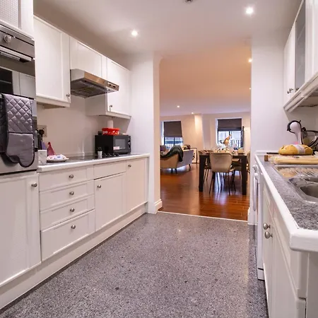 Luxurious In Mayfair Apartment