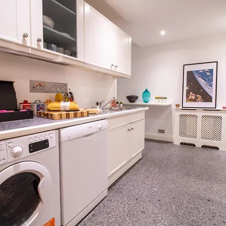 Luxurious In Mayfair Apartment