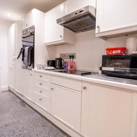 Luxurious In Mayfair Apartment *