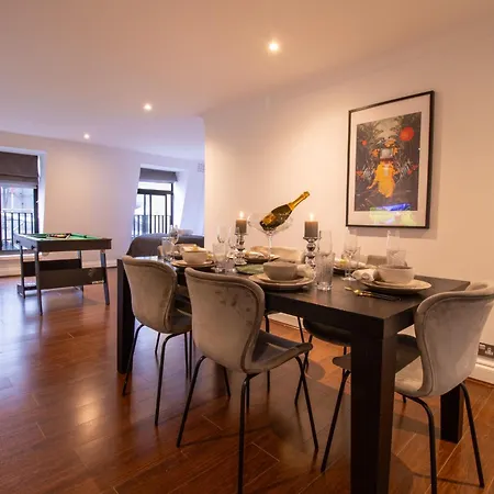Luxurious In Mayfair Apartment