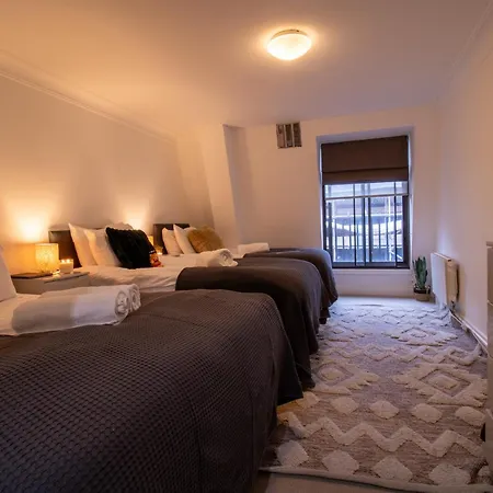 Luxurious In Mayfair Apartment London