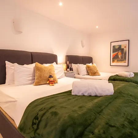 Luxurious In Mayfair Apartment