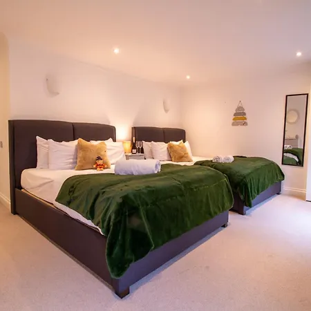 Luxurious In Mayfair Apartment London