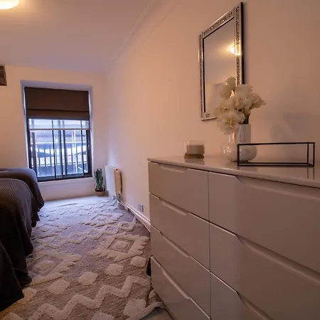 Luxurious In Mayfair Apartment *