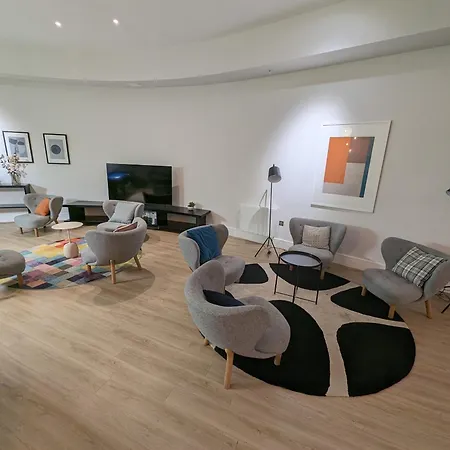 Stunning 1 Bed Studio Flat With Free Parking And Free Wifi In Capella Court Apartment