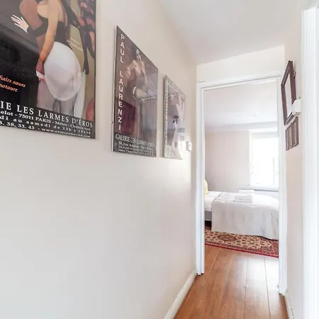 Apartment Stylish And Sleek Kensington London