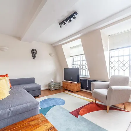 Stylish And Sleek Kensington Apartment London