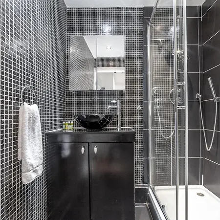 Stylish And Sleek Kensington * London