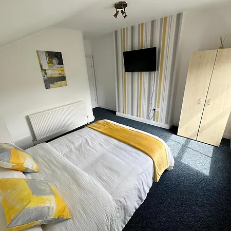Spacious 2 Bed Flat In * London