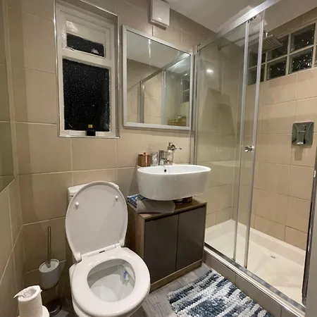 Homestay Queen Bedroom In Maida Vale London