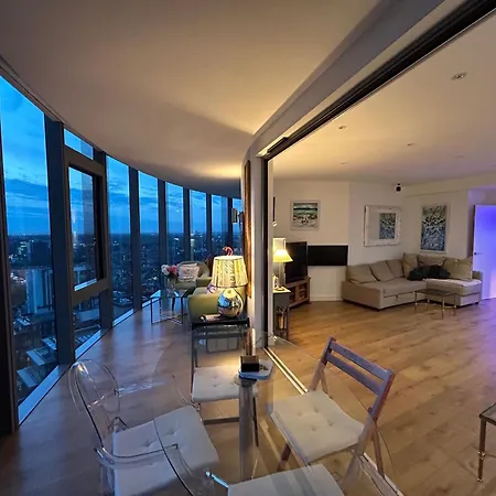 Luxury Skyline Retreat
