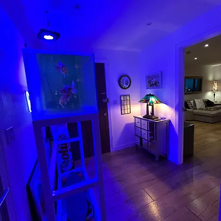 Apartment Luxury Skyline Retreat Brentford