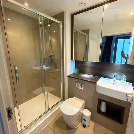 Luxury Skyline Retreat * Brentford