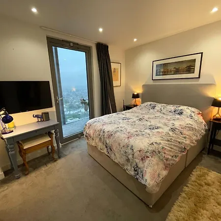 Luxury Skyline Retreat Brentford