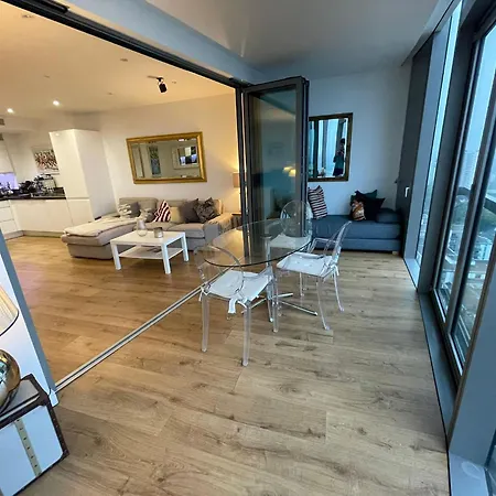 Luxury Skyline Retreat * Brentford