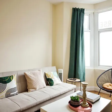 The Garden House Near Tottenham Stadium Alexandra Palace Finsbury P *