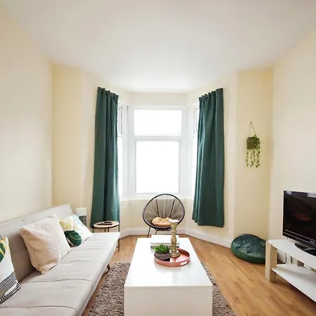 The Garden House Near Tottenham Stadium Alexandra Palace Finsbury P *