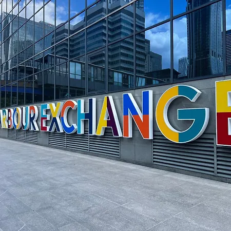 Modern Ground Floor In Canary Wharf, Free Parking London