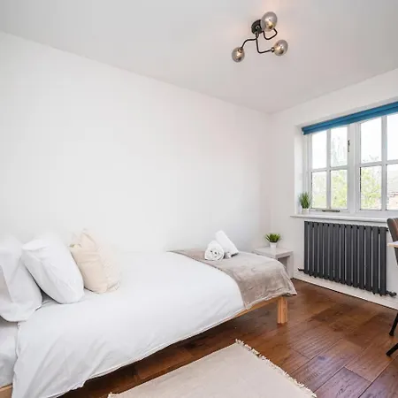 Holiday home Greenwich House 10 Mins To O2 - Free Parking Pass The Keys *