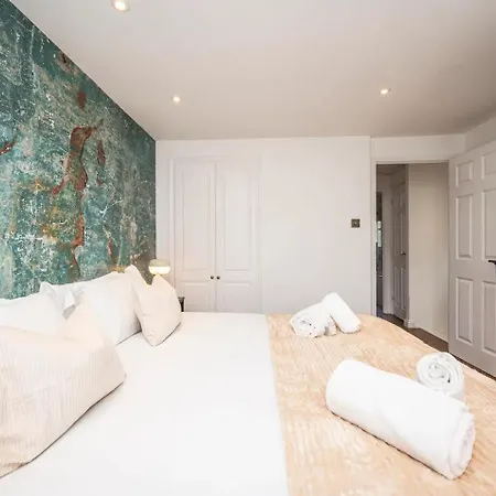 Holiday home Greenwich House 10 Mins To O2 - Free Parking Pass The Keys London