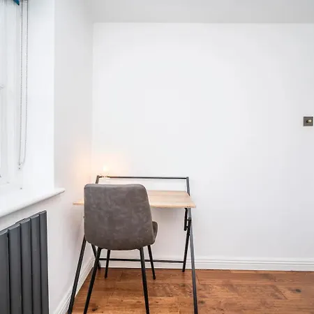 Holiday home Greenwich House 10 Mins To O2 - Free Parking Pass The Keys London